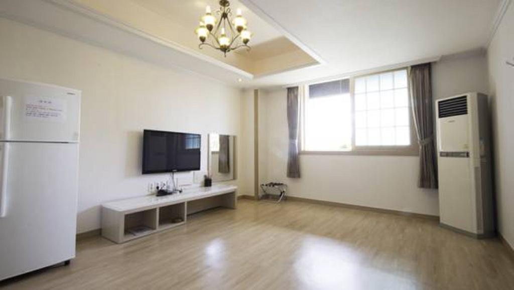 Tongyeong Bay Condo Hotel Exterior photo