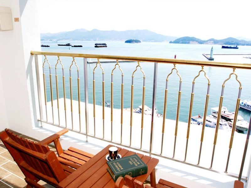 Tongyeong Bay Condo Hotel Exterior photo