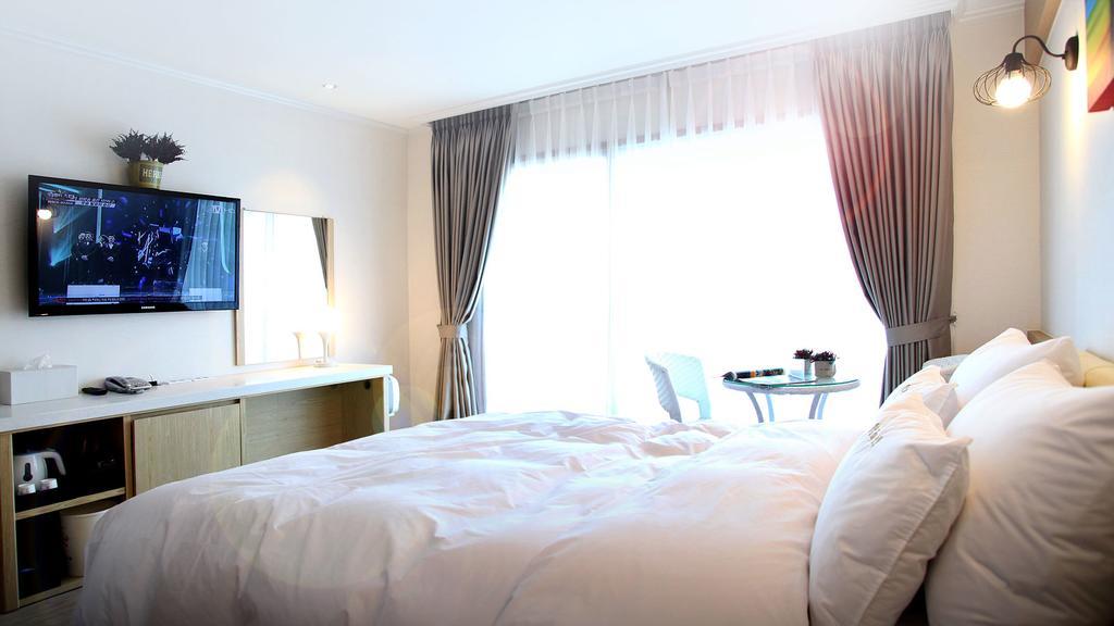 Tongyeong Bay Condo Hotel Exterior photo