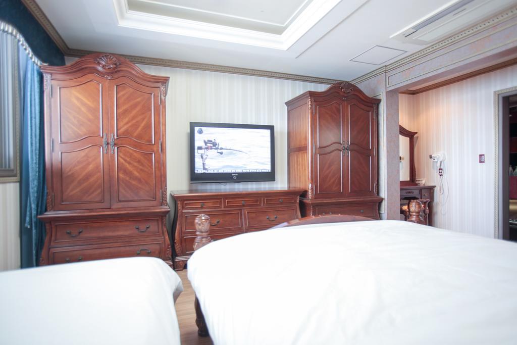 Tongyeong Bay Condo Hotel Exterior photo