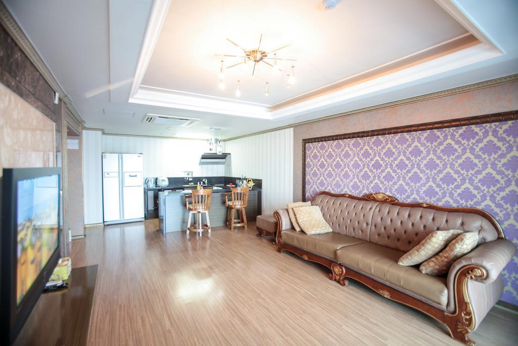 Tongyeong Bay Condo Hotel Exterior photo