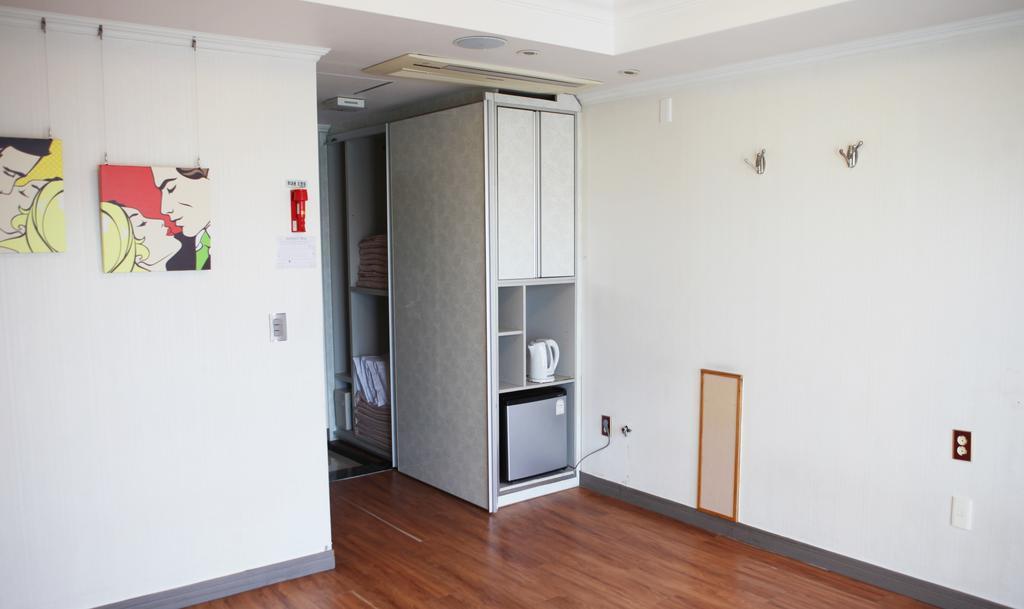 Tongyeong Bay Condo Hotel Exterior photo